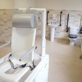Adapted bathroom with neutral coloured flooring